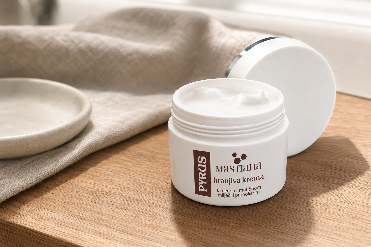 Hranjiva dnevna krema - fotografija 2